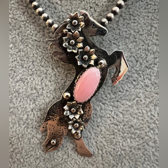 ❤️ Queen Pink Conch Decorative SS 925 Hand Stamp Statement Horse Pendant 2.14”L - Picture 3 of 16